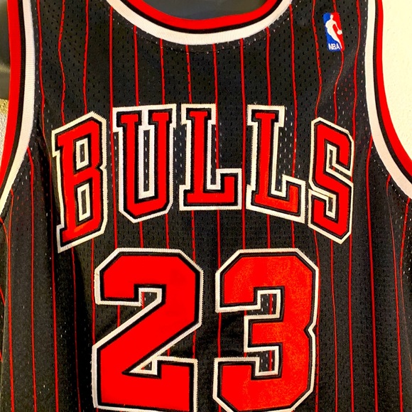 Micheal Jordan signature Jersey - Picture 3 of 12